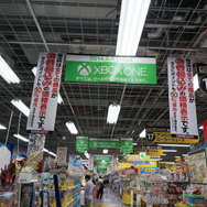 【Xbox One発売】発売当日をフォトレポート、開店前の秋葉原ヨドバシカメラに並ぶファン