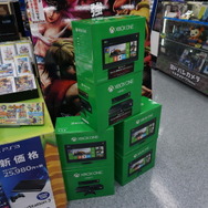 【Xbox One発売】発売当日をフォトレポート、開店前の秋葉原ヨドバシカメラに並ぶファン