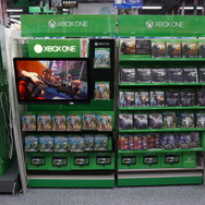 【Xbox One発売】発売当日をフォトレポート、開店前の秋葉原ヨドバシカメラに並ぶファン