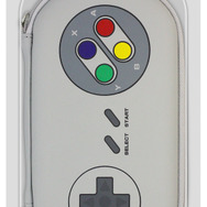 一世を風靡した「あの」レトロコントローラを彷彿とさせる、PS Vita用ポーチが登場