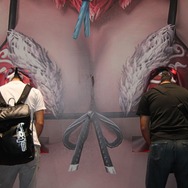 【TGS 2014】衝撃の展示方法、『お姉チャンバラ』の試遊台が凄いと話題に