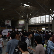 【TGS 2014】一般公開日初日、入場待ちの列がすごい！開場直後の入場列を動画レポ