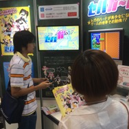 【京まふ2014】TVアニメ「Hi☆sCoool! セハガール」ブースではセガ歴代ハードの実機が出展、名作ソフトの体験プレイも
