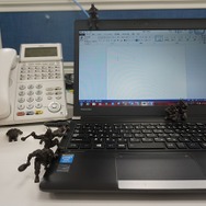 【閲覧注意】食玩「テラフォーマーズ　スワームフィギュア」15,000円分を会社のデスクに並べてみた