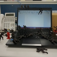 【閲覧注意】食玩「テラフォーマーズ　スワームフィギュア」15,000円分を会社のデスクに並べてみた