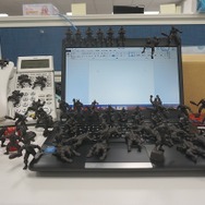 【閲覧注意】食玩「テラフォーマーズ　スワームフィギュア」15,000円分を会社のデスクに並べてみた