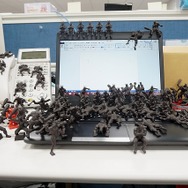 【閲覧注意】食玩「テラフォーマーズ　スワームフィギュア」15,000円分を会社のデスクに並べてみた