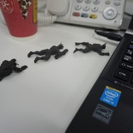 【閲覧注意】食玩「テラフォーマーズ　スワームフィギュア」15,000円分を会社のデスクに並べてみた