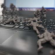 【閲覧注意】食玩「テラフォーマーズ　スワームフィギュア」15,000円分を会社のデスクに並べてみた