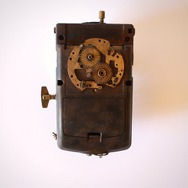 スチームパンク風にデコレーションされたゲームボーイカラーが幻想的