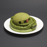 ザクの頭をケーキで再現した「量産型ザクケーキセット」予約開始、やられ皿とビーム・サーベル串の豪華セット