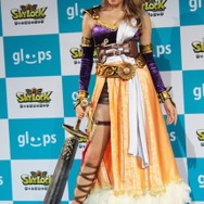 ローラさんがコスプレ初挑戦、スマホゲーム『スカイロック』テレビCMに出演