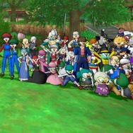 ニコニコ超会議の「序曲」演奏で一瞬映ったコスプレ集団に紛れる筆者と嫁