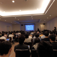 パートナーのバーチャルコミュニケーションズが行ったCEDEC2014 講演の様子.立ち見が出るほどの盛況であった。
