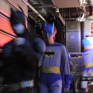 尾上松也もタジタジ？総勢75名ものバットマンが襲来し、渋谷がカオスなことに…