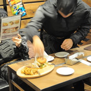 尾上松也もタジタジ？総勢75名ものバットマンが襲来し、渋谷がカオスなことに…