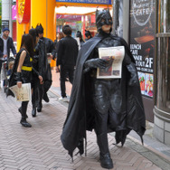 尾上松也もタジタジ？総勢75名ものバットマンが襲来し、渋谷がカオスなことに…