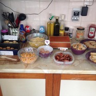 海外ゲーマー女子がホームパーティーを開催！『マイクラ』ゼリーや『メトロイド』ドリンクなど勢揃い