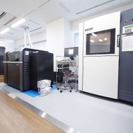 DMM、モノづくりの開発・検証施設を秋葉にオープン！ 約5億円の最新鋭機材が月額で利用可