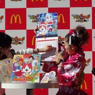 カレンダーは2014年12月から。「妖怪ウォッチ」映画封切りの20日にシールを貼る