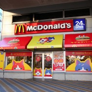 “モグモグバーガー”をイメージしたマクドナルドお台場デックス店