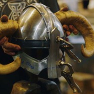 海外の鍛冶職人、今回は防具を製作!『スカイリム』のアイアンヘルメットの防御力がすごい