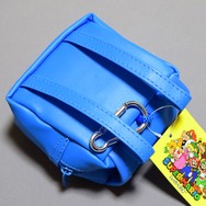 背面には肩バンド付き