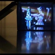 体積比34倍の「箱」ビジョンで、初音ミクが「愛・おぼえていますか」を歌う3D映像を表現