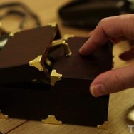 スイッチを入れると自動でスイッチ切るロボット、海外で製品化される