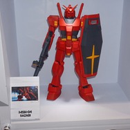 【G-STAR 2014】ガンダムをグフやユニコーン風にアレンジ！「RX-78-2」が36体立ち並ぶガンプラコーナーが熱い
