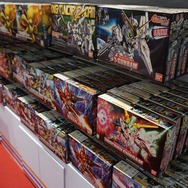 【G-STAR 2014】ガンダムをグフやユニコーン風にアレンジ！「RX-78-2」が36体立ち並ぶガンプラコーナーが熱い