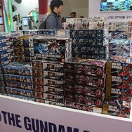 【G-STAR 2014】ガンダムをグフやユニコーン風にアレンジ！「RX-78-2」が36体立ち並ぶガンプラコーナーが熱い