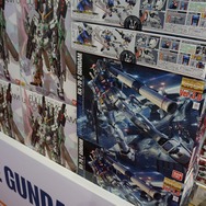 【G-STAR 2014】ガンダムをグフやユニコーン風にアレンジ！「RX-78-2」が36体立ち並ぶガンプラコーナーが熱い