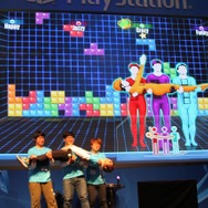 【G-STAR 2014】SCEブースステージで、何故か人間テトリスが行われる