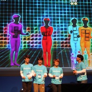 【G-STAR 2014】SCEブースステージで、何故か人間テトリスが行われる