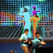 【G-STAR 2014】SCEブースステージで、何故か人間テトリスが行われる