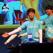 【G-STAR 2014】SCEブースステージで、何故か人間テトリスが行われる