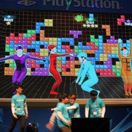 【G-STAR 2014】SCEブースステージで、何故か人間テトリスが行われる