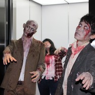 新宿の街にゾンビが出現！？為す術もなく襲われたインサイド編集部の運命は…