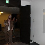 新宿の街にゾンビが出現！？為す術もなく襲われたインサイド編集部の運命は…