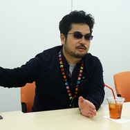 『サマーレッスン』をプレイしながら、VRの可能性と課題を原田氏に訊いた