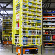 Amazon配送センターで働くロボットたちの映像初公開