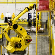 Amazon配送センターで働くロボットたちの映像初公開