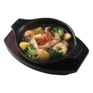 『アイマス』カフェ＆バー、オリジナルフード・ドリンク・グッズなどが公開 ─ オープニングイベントも開催