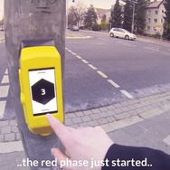 信号無視が減るかも？信号機に卓球ゲーム『Pong』を設置する企画がドイツで