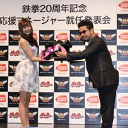 佐野ひなこが『鉄拳』の新キャラ「クロエ」コスプレを披露!原田氏「ゲームのモデルよりもかわいい」