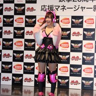 佐野ひなこが『鉄拳』の新キャラ「クロエ」コスプレを披露!原田氏「ゲームのモデルよりもかわいい」