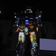 実物大ガンダムが冬をロマンチックに演出 さらにお台場に“1/10G-セルフ”登場