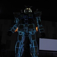 実物大ガンダムが冬をロマンチックに演出 さらにお台場に“1/10G-セルフ”登場