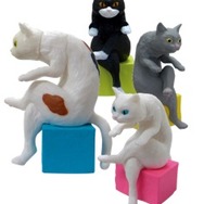 猫背すぎるネコのフィギュア第2弾「猫背2」がガシャポンで発売中、さまざまな猫背が全12種類